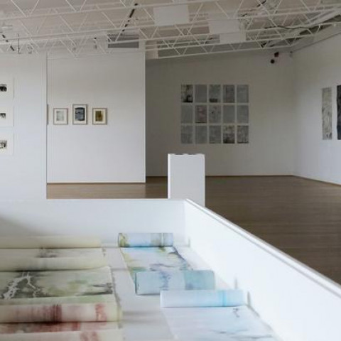 Above and below the Horizon