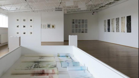 Above and below the Horizon