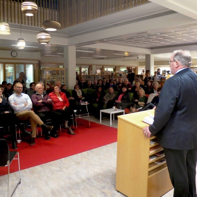 Ásmundur Friðriksson las úr bókinni Hrekkjalómafélagið, prakkarastrik og púðurkerlingar