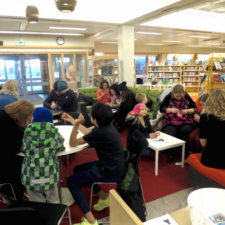 Margir mættu til að sauma öskupoka