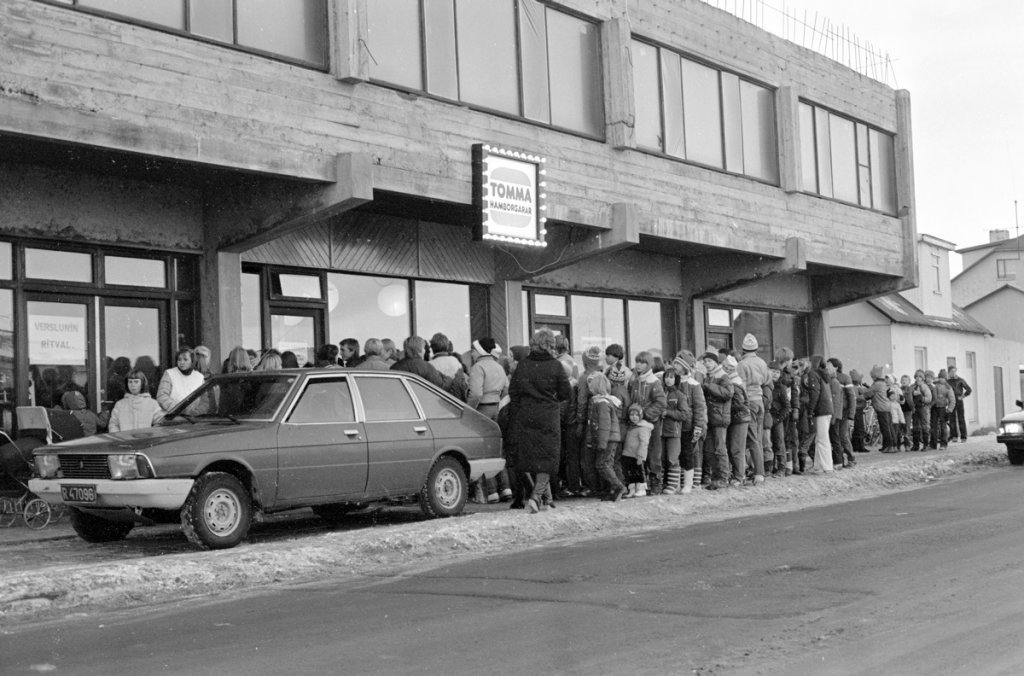 Tommi opnar hamborgarstað i Keflavík 1981