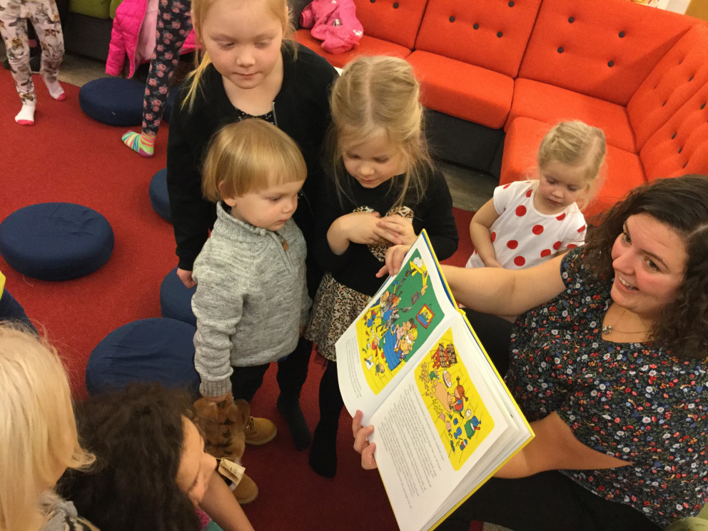 Notalegar sögustundir á þrem tungumálum