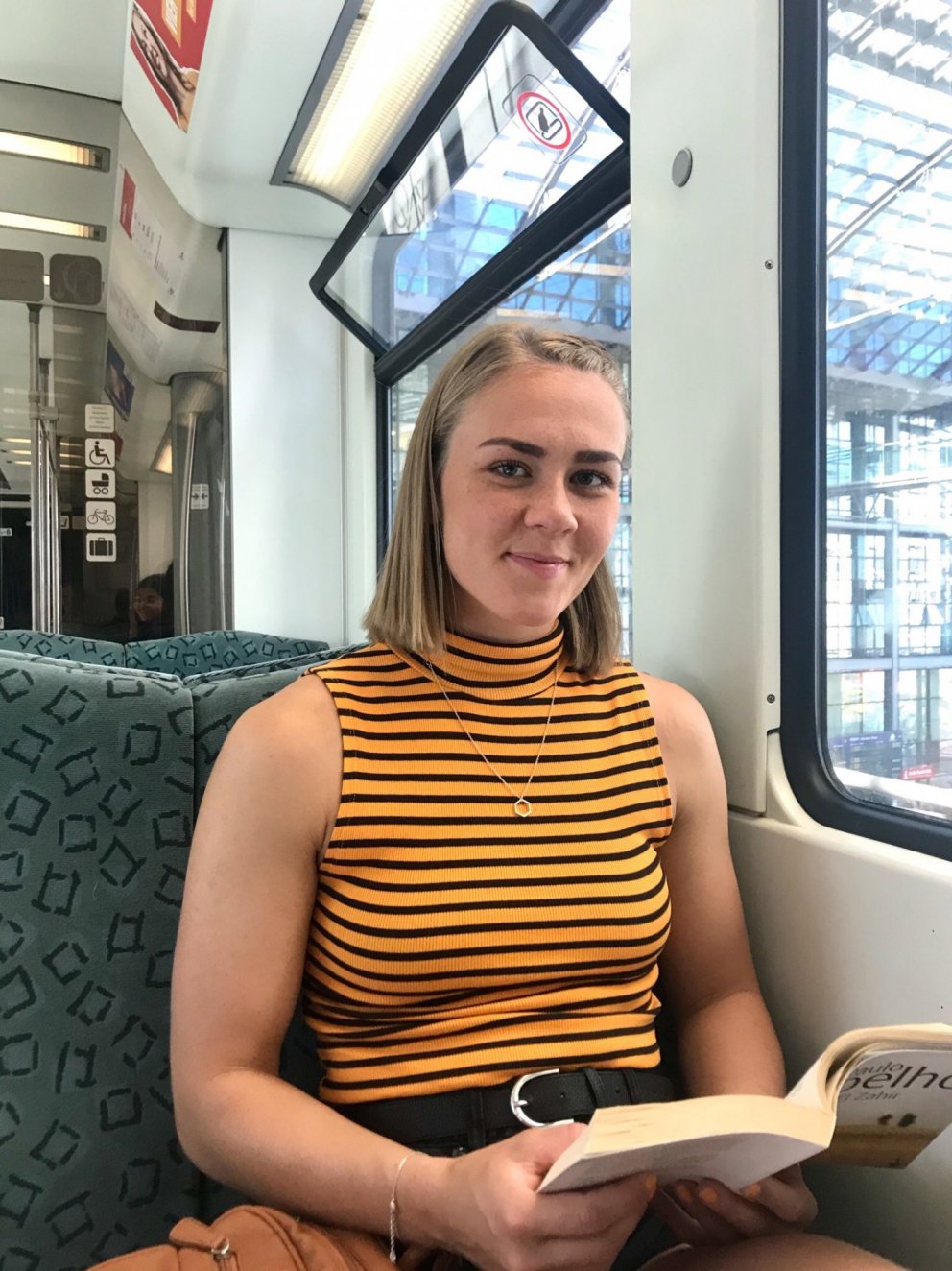 „The Alchemist eftir Paulo Coelho fær mann til þess að hugsa aðeins um það hvort maður sé á réttri l…