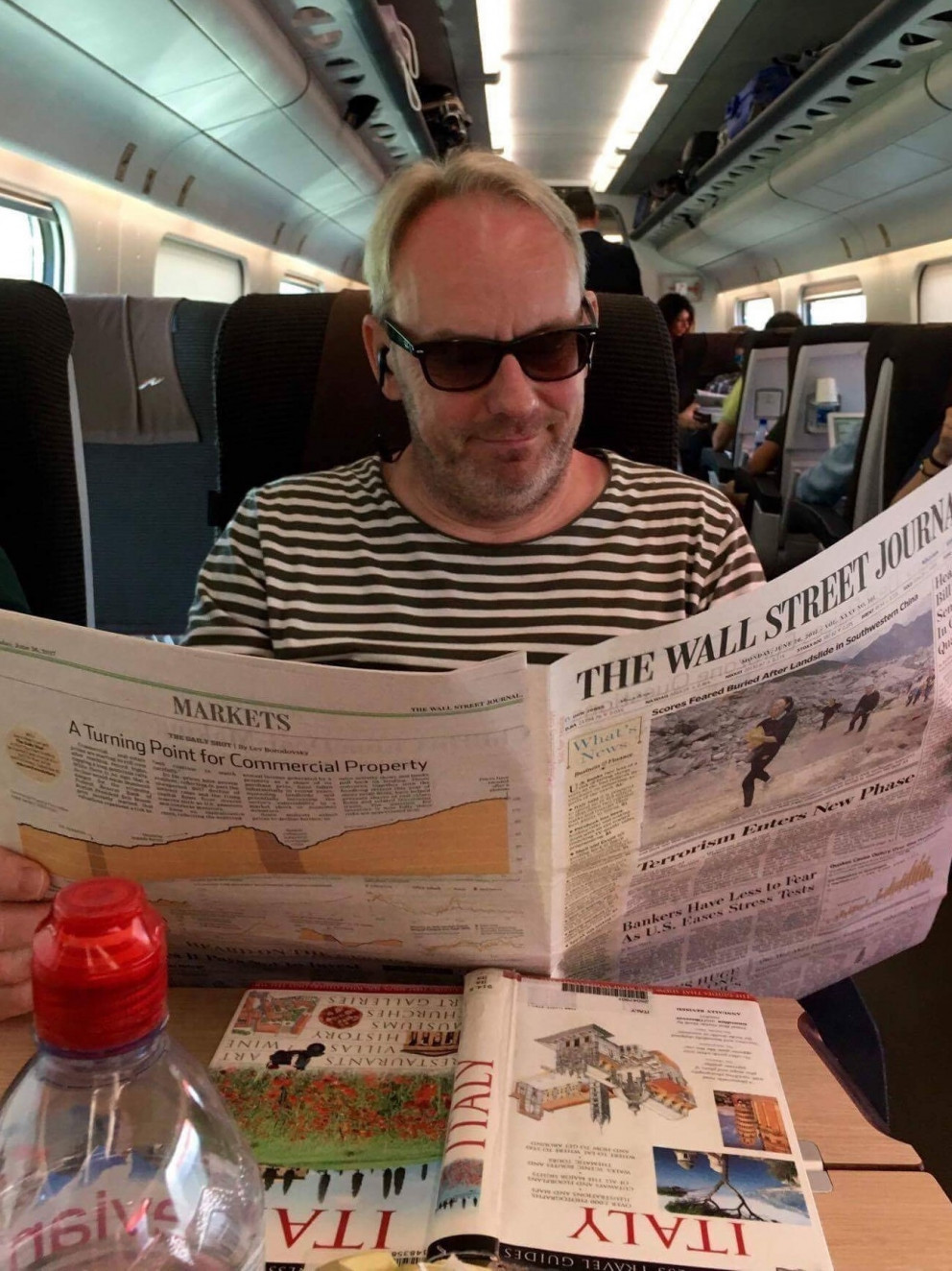 ,,Það verða allir betri manneskjur af því að lesa bókina Góði dátinn Svejk”