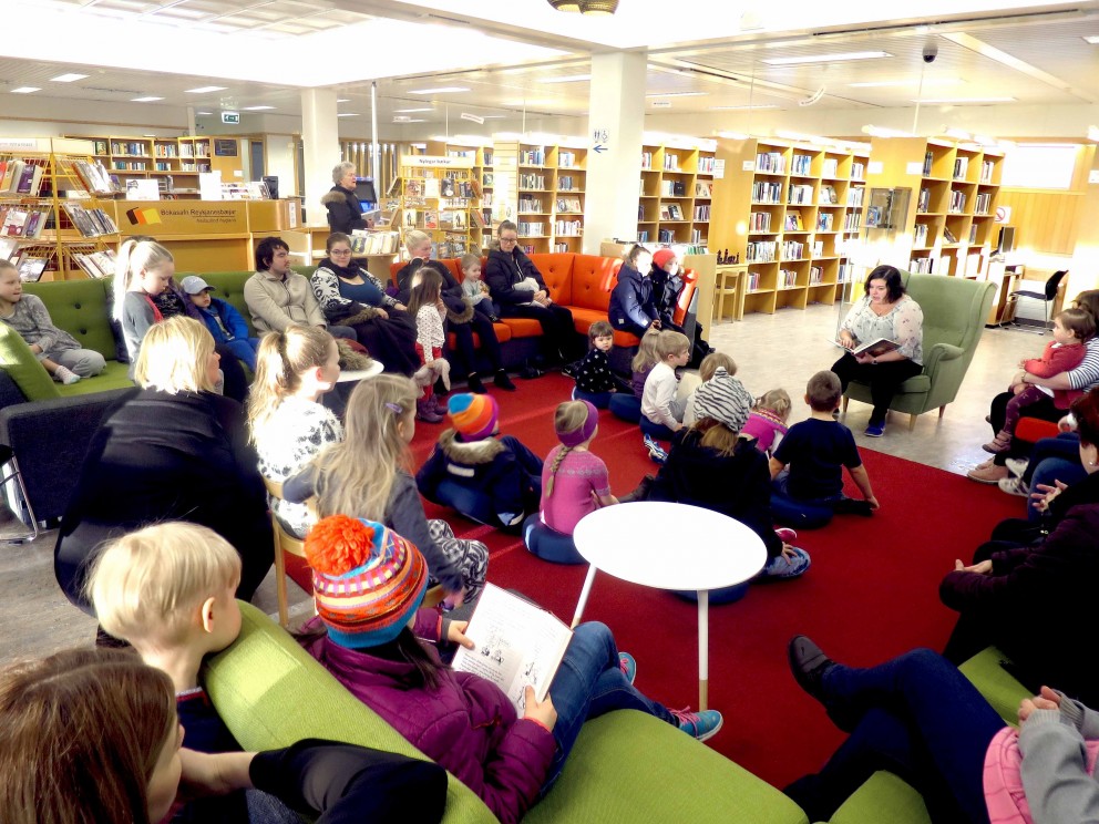 Margmenni á Notalegri sögustund