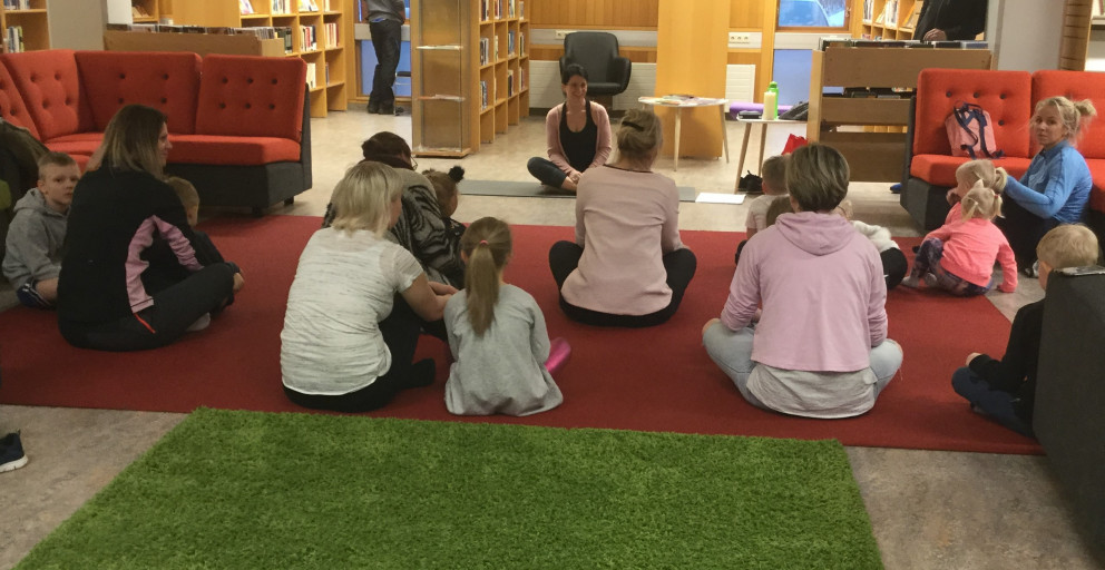 Krakkajóga í Bókasafninu