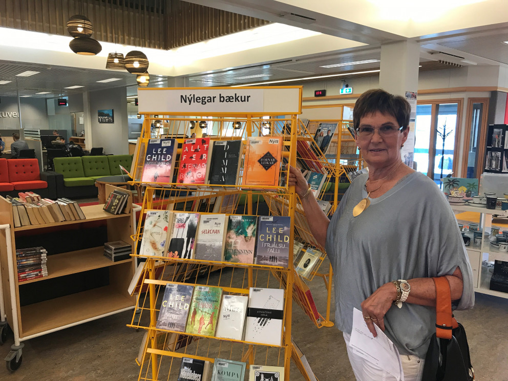 Berst um á hæl og hnakka til að ná í nýjustu bækur Ragnars Jónassonar