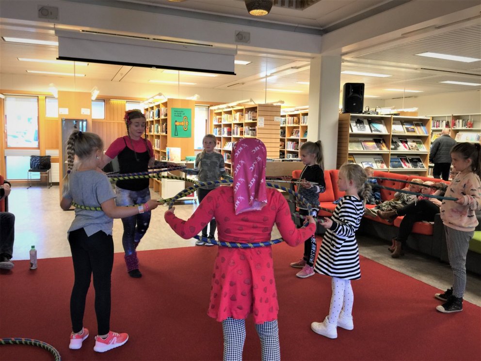 Húllað á uppskeruhátíð Sumarlestursins